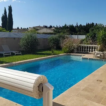 La Bastide Du Canal Avec Piscine Et Clim Apartment *